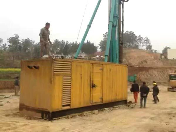 万柏林如何判断水冷式机油散热器密封件是否需要更换?